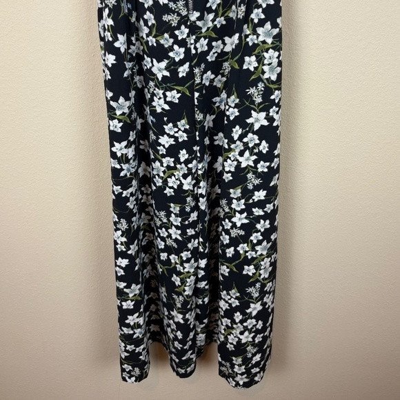 NWT Danny and Nicole Black/Ivory Floral Sleeveless Jumpsuit Tie Waist; Size 4 - Picture 12 of 12